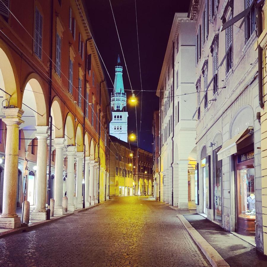 شقة Casa Viola, Deliziosa Mansarda In Centro Storico مودينا المظهر الخارجي الصورة